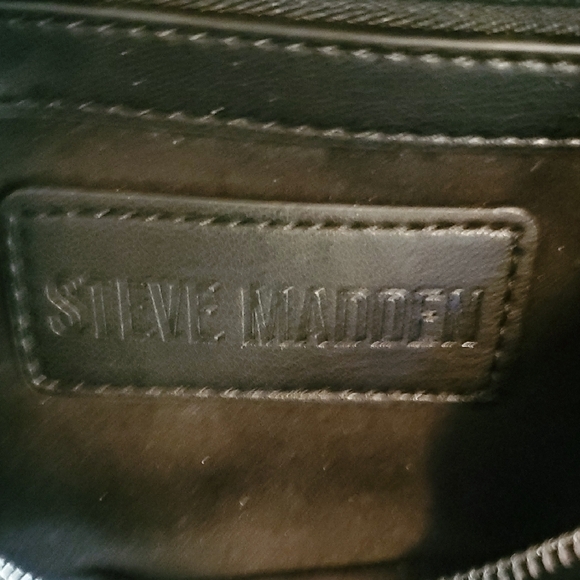 Steve Madden Black Quilted Crossbody Bag - Picture 4 of 6